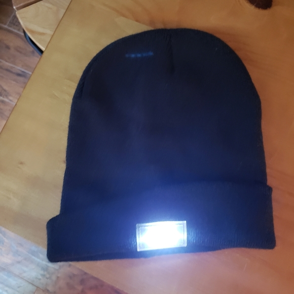 Light up Beanie hat - Picture 3 of 7